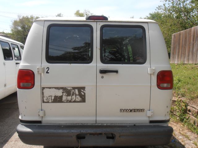 2002 Dodge Ram Cargo L.T. 4-w.d. 5.3L