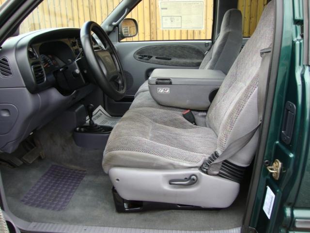 2000 Dodge Ram Pickup SLT