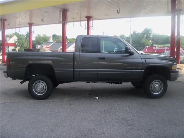 2001 Dodge Ram Pickup 1500 LT 4WD