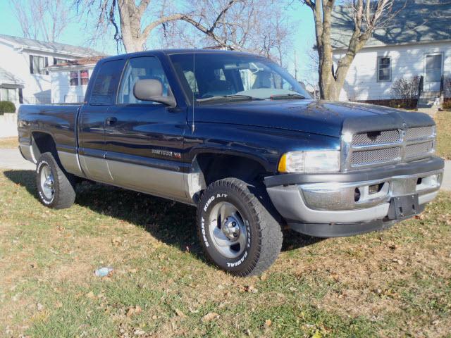 2001 Dodge Ram Pickup 2dr Reg Cab 120.5 WB ST