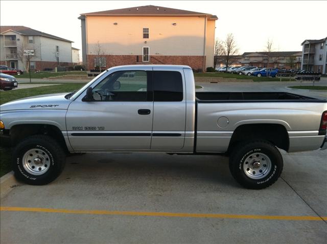 2001 Dodge Ram Pickup 5dr HB (SE)