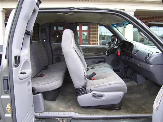 2001 Dodge Ram Pickup T Chairs