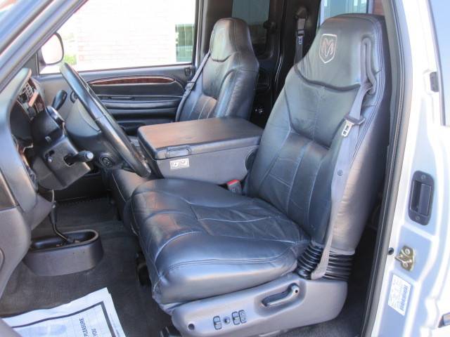 2001 Dodge Ram Pickup SL2