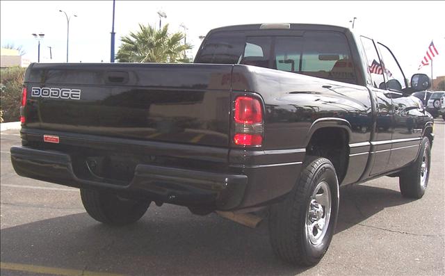 2001 Dodge Ram Pickup Premier 4x4 SUV