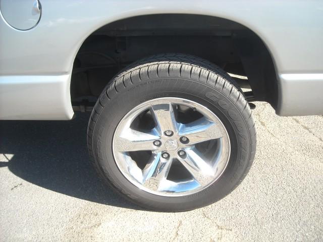 2005 Dodge Ram Pickup 4d Wagon AWD