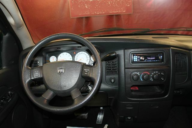 2005 Dodge Ram Pickup 1500 XLT SC 4X4 SWB