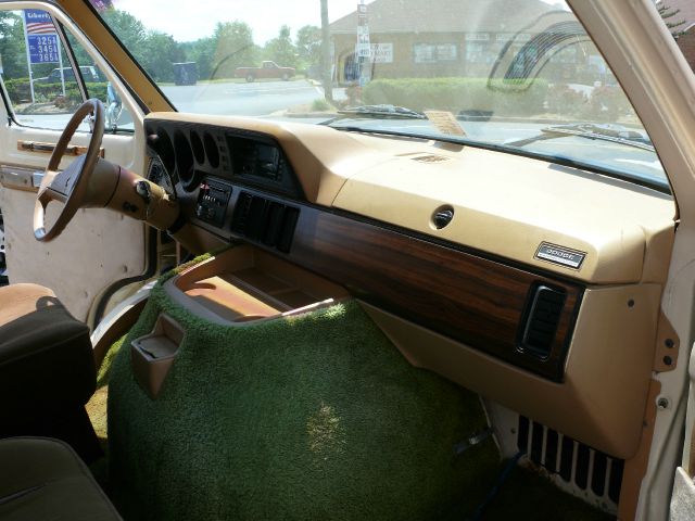 1989 Dodge Ram Van 1500 LT 4WD