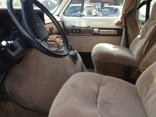 1989 Dodge Ram Van 4dr Sdn SXT RWD