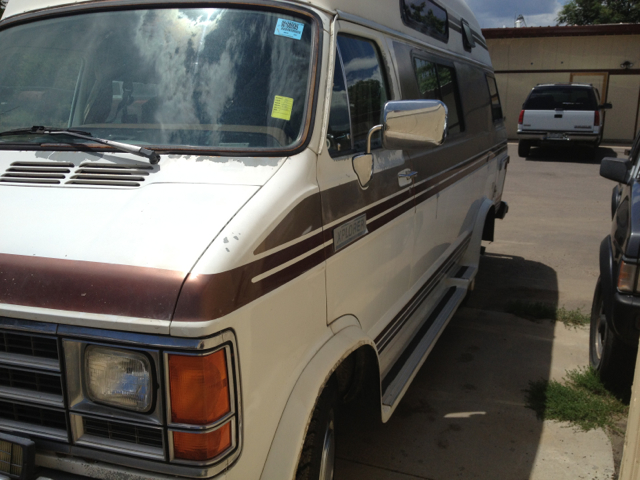 1989 Dodge Ram Van 4dr Sdn SXT RWD