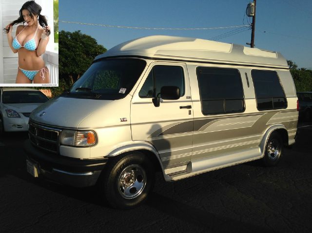 1995 Dodge Ram Van LS 4X4