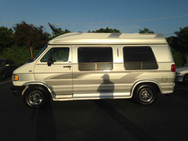 1995 Dodge Ram Van LS 4X4