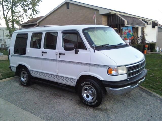 1997 Dodge Ram Van MEGA CAB 160.5 SLT