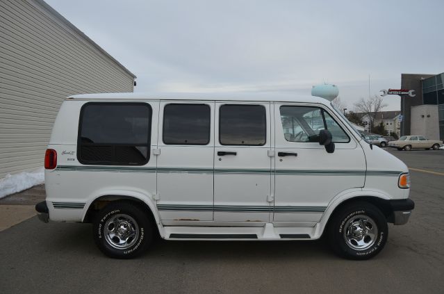 1997 Dodge Ram Van LS 4X4