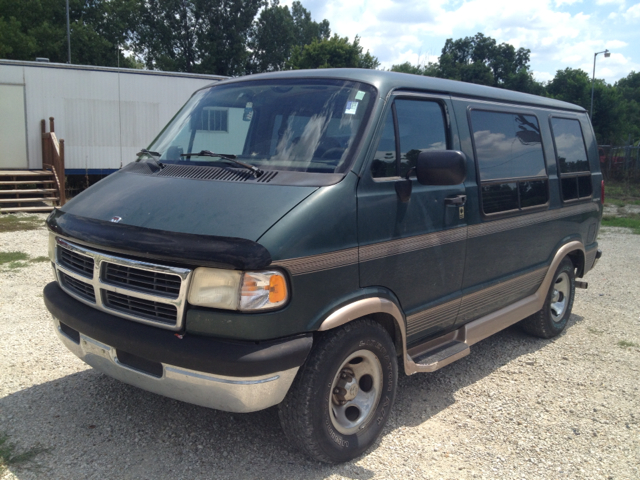 1997 Dodge Ram Van LS 4X4