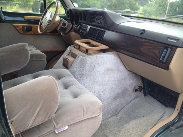 1997 Dodge Ram Van LS 4X4