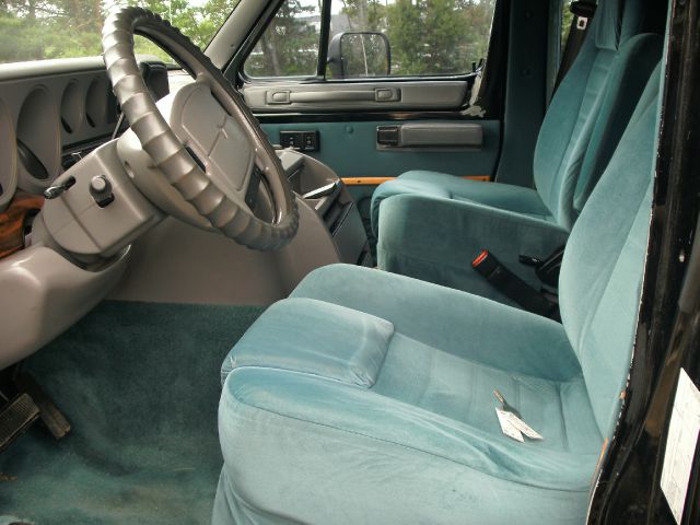 1997 Dodge Ram Van Ml350 SUV