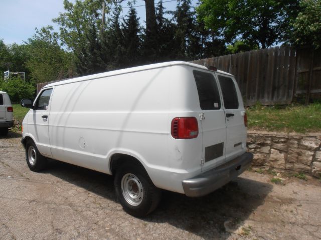 1998 Dodge Ram Van L.T. 4-w.d. 5.3L