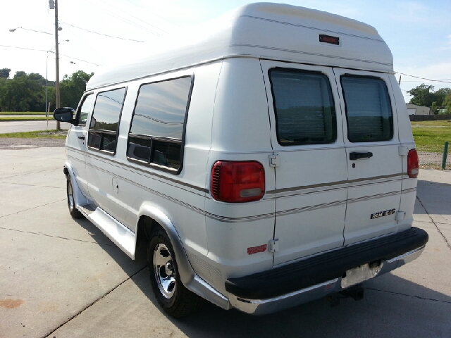 1998 Dodge Ram Van GL I4 Manual