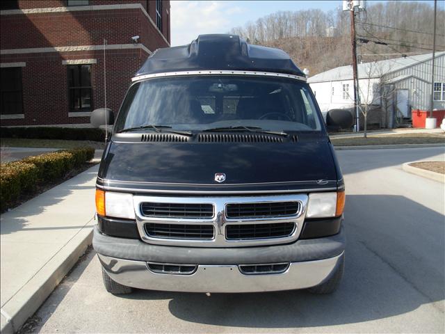 1999 Dodge Ram Van Base