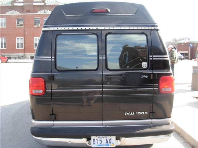 1999 Dodge Ram Van Base