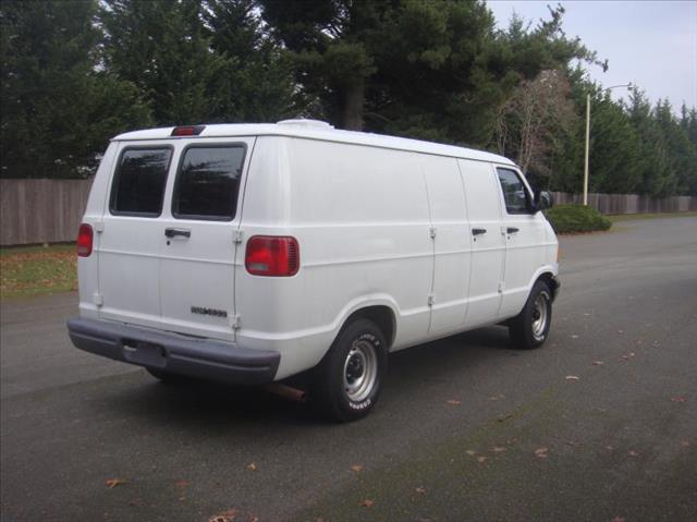 1999 Dodge Ram Van 4dr Sdn SXT RWD