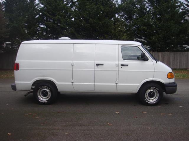 1999 Dodge Ram Van 4dr Sdn SXT RWD