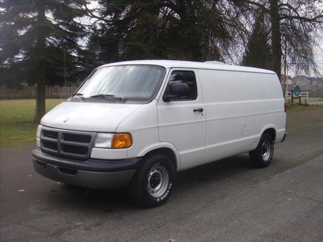 1999 Dodge Ram Van 4dr Sdn SXT RWD