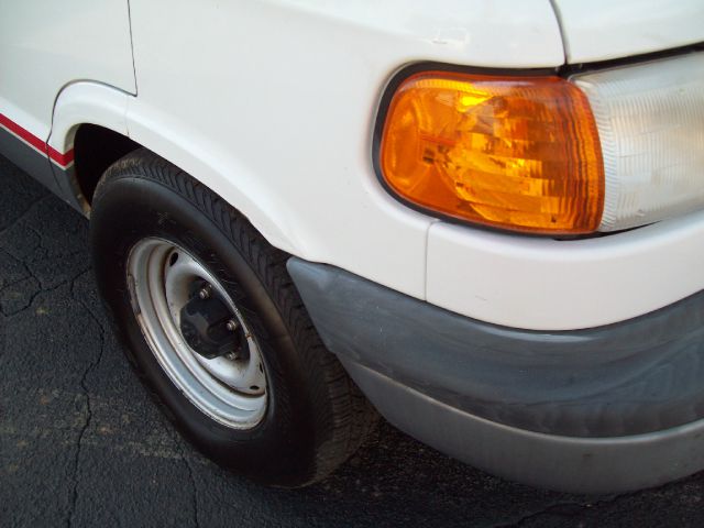 1999 Dodge Ram Van Supercrew 139 Inch XLT Truck