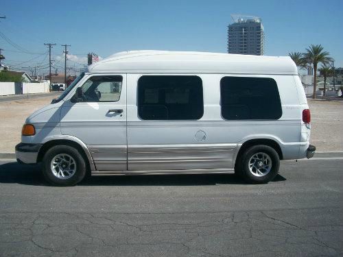 1999 Dodge Ram Van STI W/gold Wheels