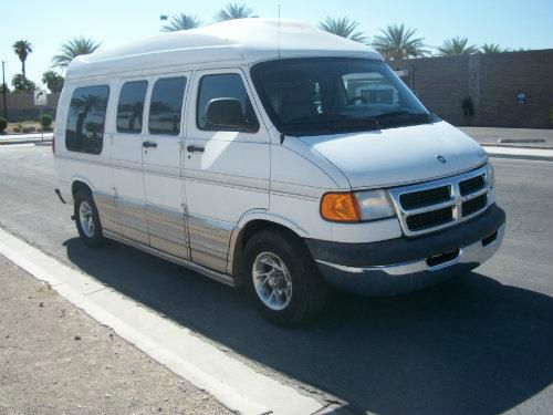 1999 Dodge Ram Van STI W/gold Wheels