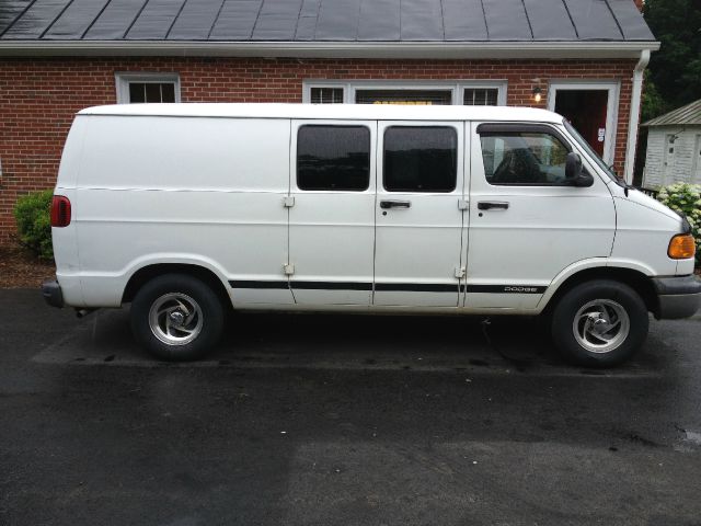 2000 Dodge Ram Van SLT / Big Horn