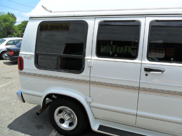 2000 Dodge Ram Van SLT / Big Horn
