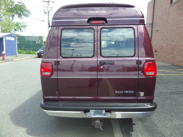 2001 Dodge Ram Van Base