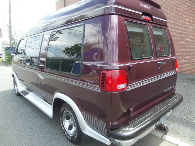 2001 Dodge Ram Van Base
