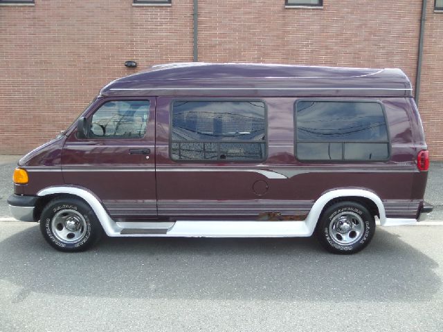 2001 Dodge Ram Van Base