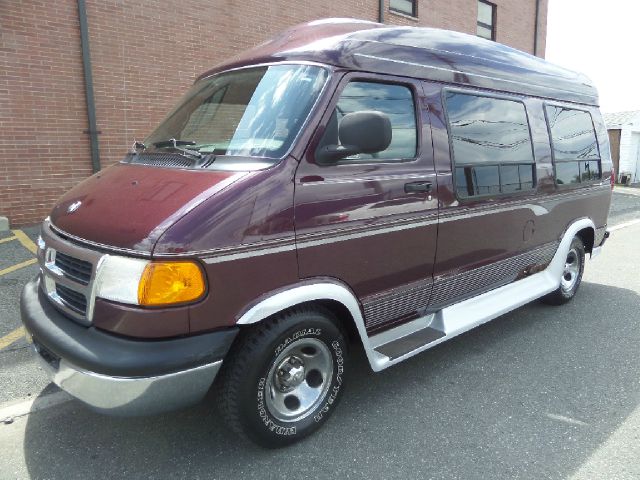 2001 Dodge Ram Van Base