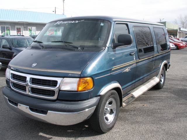 2003 Dodge Ram Van Supercrew-short-king Ranch-4wd-sunroof-6 CD-1 OWNE