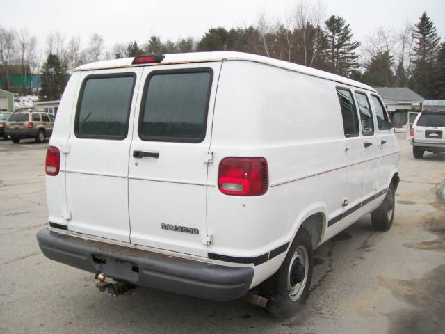 2003 Dodge Ram Van Base