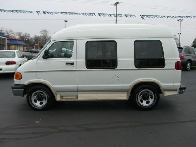 2003 Dodge Ram Van Base