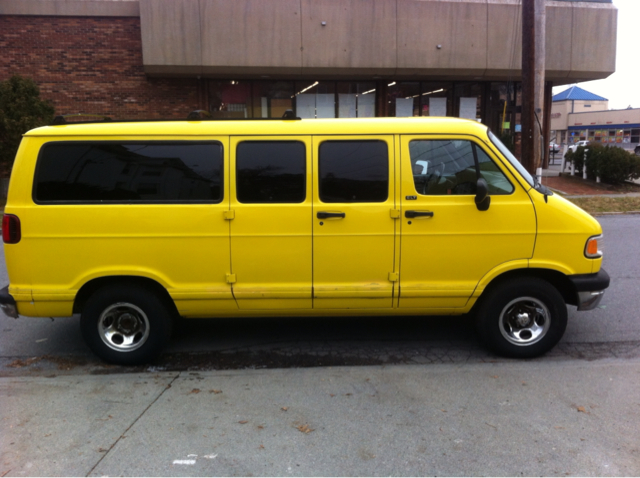 1997 Dodge Ram Wagon 1500 LT 4WD
