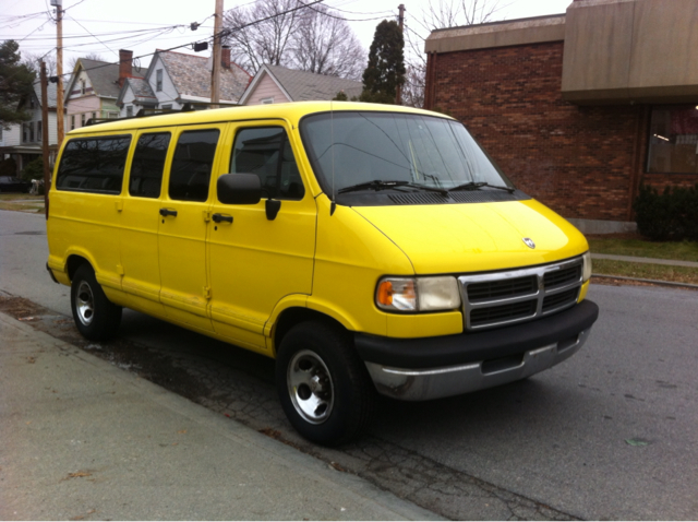 1997 Dodge Ram Wagon 1500 LT 4WD