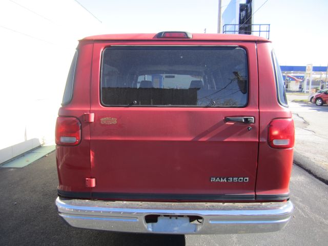 1999 Dodge Ram Wagon Sle2wd