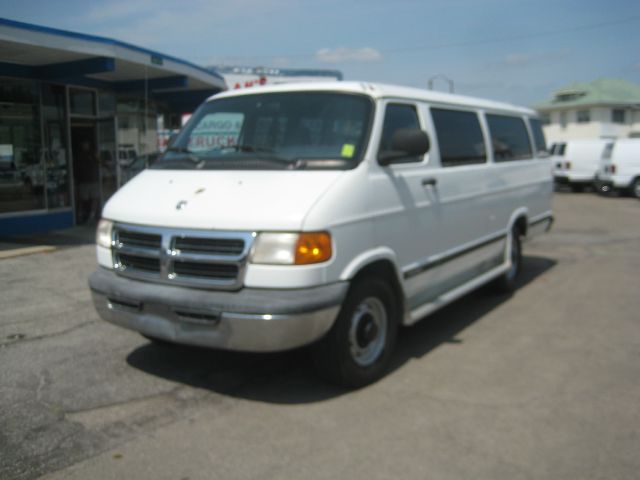2000 Dodge Ram Wagon Sle2wd