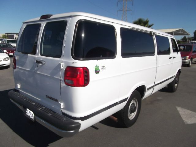 2000 Dodge Ram Wagon Sle2wd