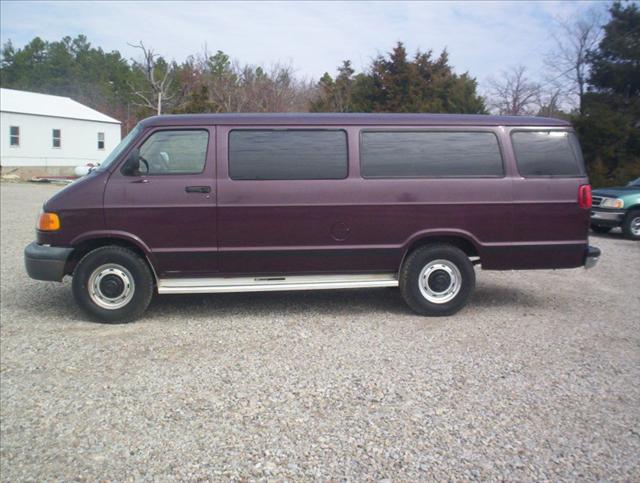 2000 Dodge Ram Wagon Base