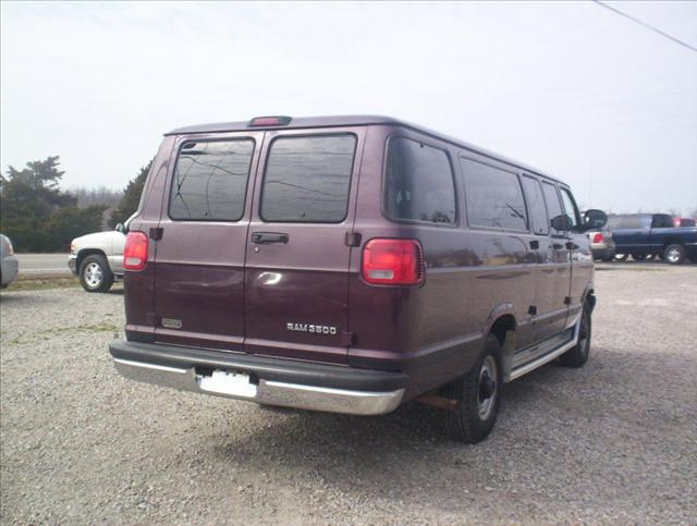 2000 Dodge Ram Wagon Base