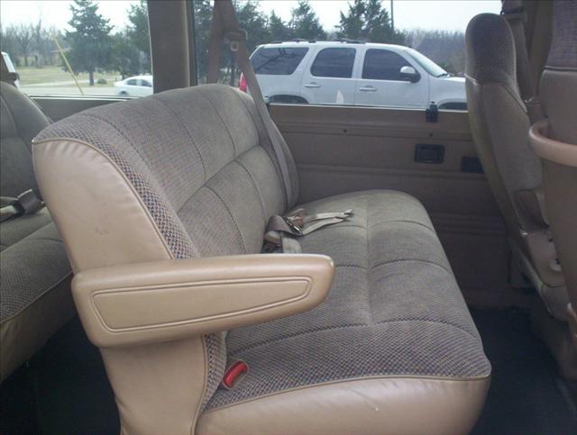 2000 Dodge Ram Wagon Base