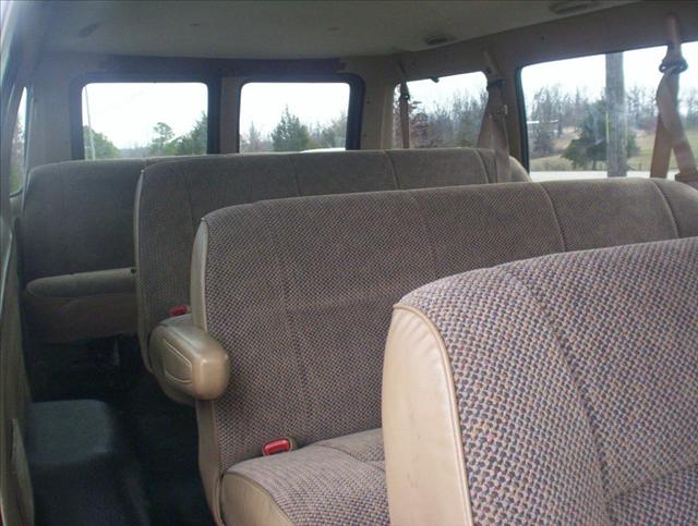 2000 Dodge Ram Wagon Base