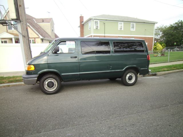 2000 Dodge Ram Wagon 1500 LT 4WD