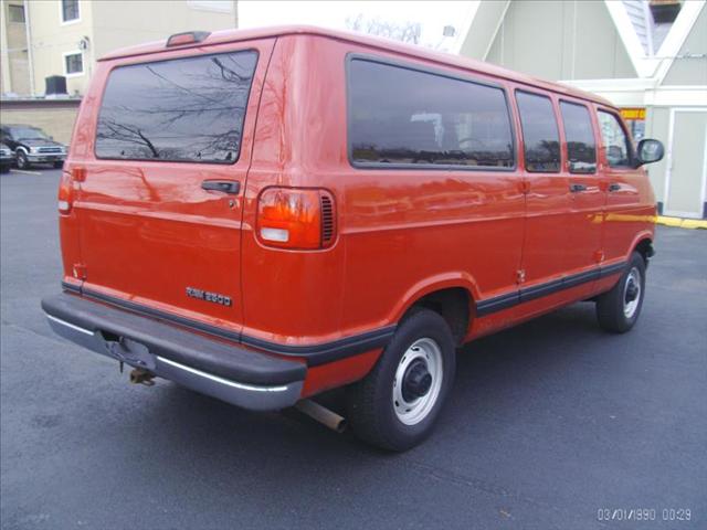 2001 Dodge Ram Wagon LS 4X4